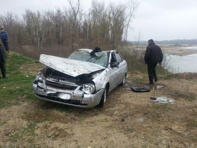 Смертельное ДТП: автомобиль упал в реку