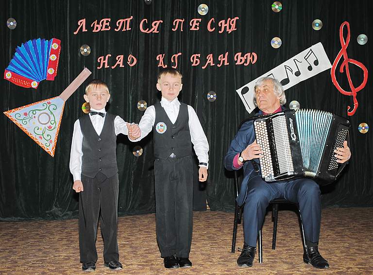 В Доме культуры хутора Кубанского прошёл отчётный концерт