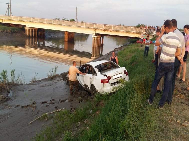 В Белореченском районе в канале затонул автомобиль, водитель погиб