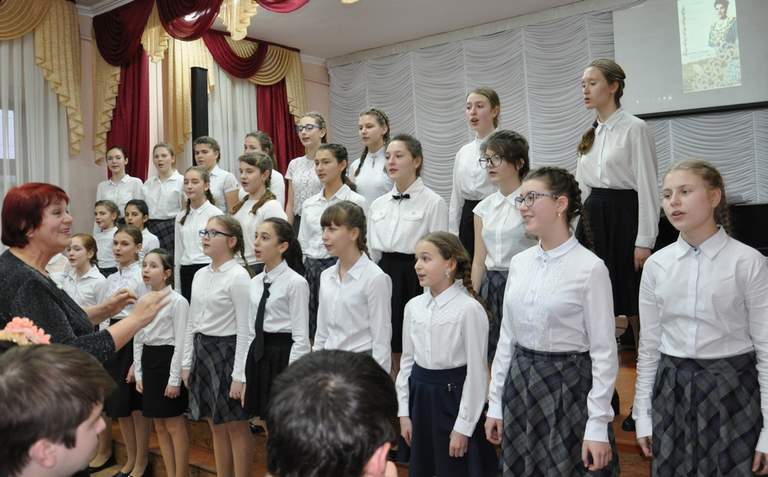 В детской музыкальной школе Белореченска состоялся юбилейный вечер, посвящённый 65-летию со дня рождения народной артистки России Анны Литвиненко