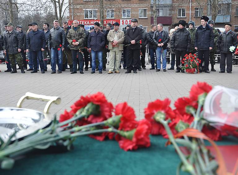 В Белореченске прошло памятное мероприятие у памятника воинам-интернационалистам