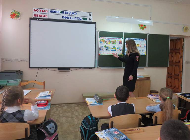«Внимание –дети!» сотрудники Госавтоинспекции белореченского района проводят занятия со школьниками