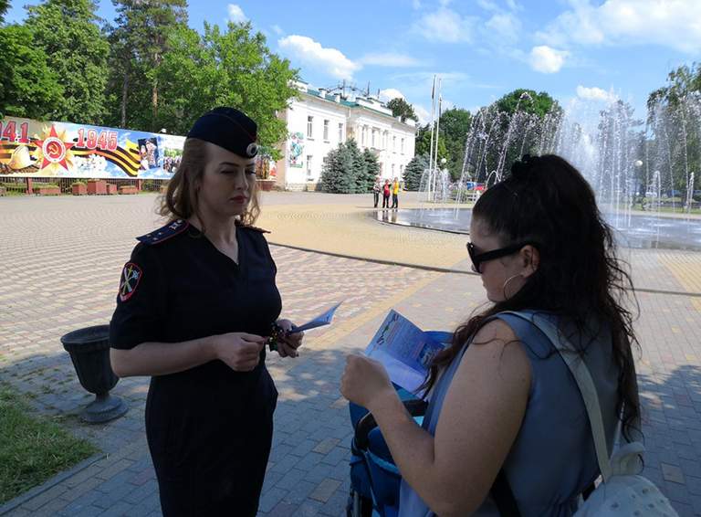Сотрудники белореченской полиции провели акцию "Госуслуги – это просто"