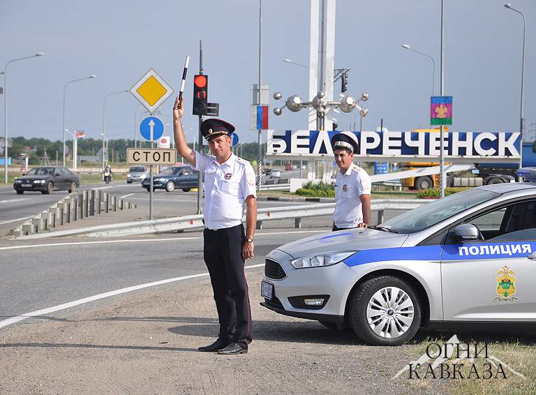 Автоинспекторы из Белореченского района отмечают профессиональный праздник