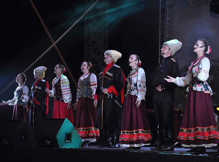На городском стадионе Белореченска состоялся большой праздничный концерт
