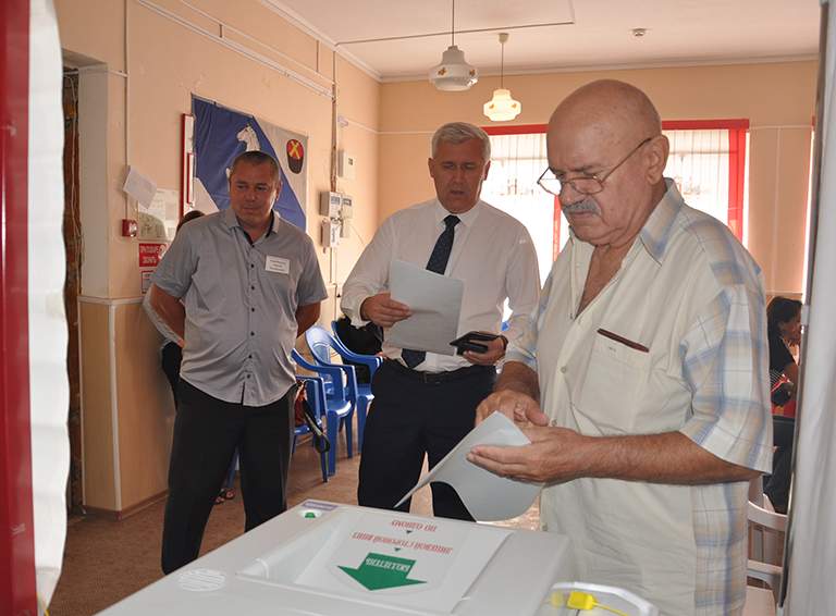 Глава Белореченского района проголосовал на своем избирательном участке