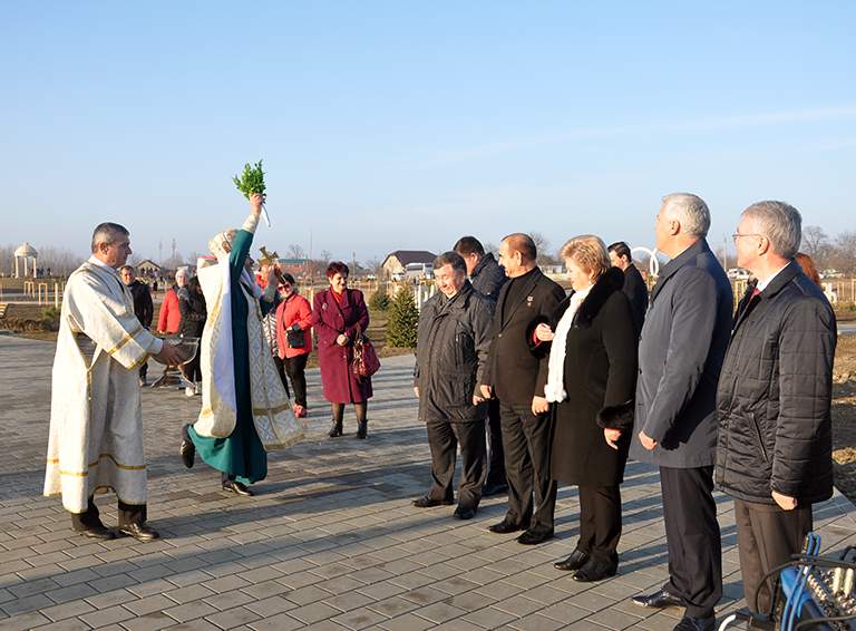 Накануне Нового года в Белореченске открыта отремонтированная улица и освящен новый сквер