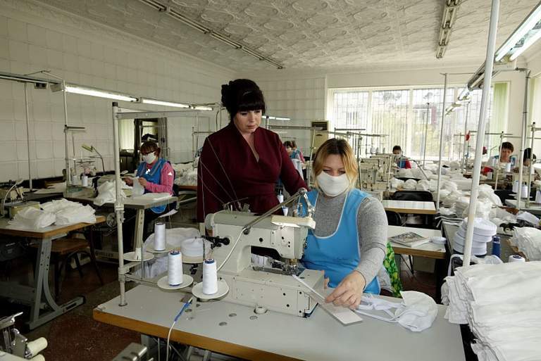Кубанские предприятия перепрофилировались на производство антисептиков и масок
