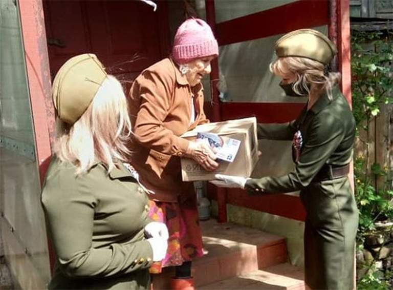 Накануне Дня Победы волонтёры посетили более двадцати ветеранов села Великовечного