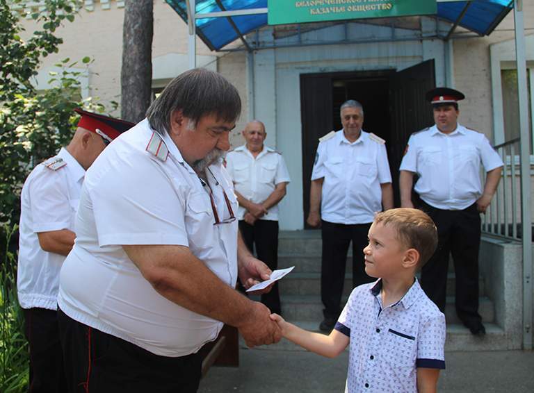 Юных белореченских казачат наградили значком «Казачок Кубани»