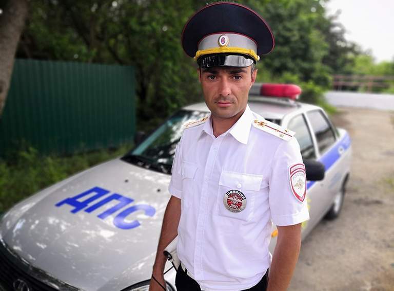 Белореченский полицейский помог мужчине своевременно добраться до медучреждения