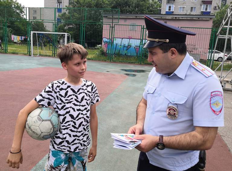 Белореченские полицейские совместно с общественниками продолжают акцию «Мы за здоровый образ жизни»