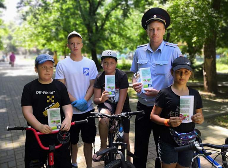 Белореченские полицейские совместно с волонтёрами продолжают проведение районной акции «Моё безопасное лето»