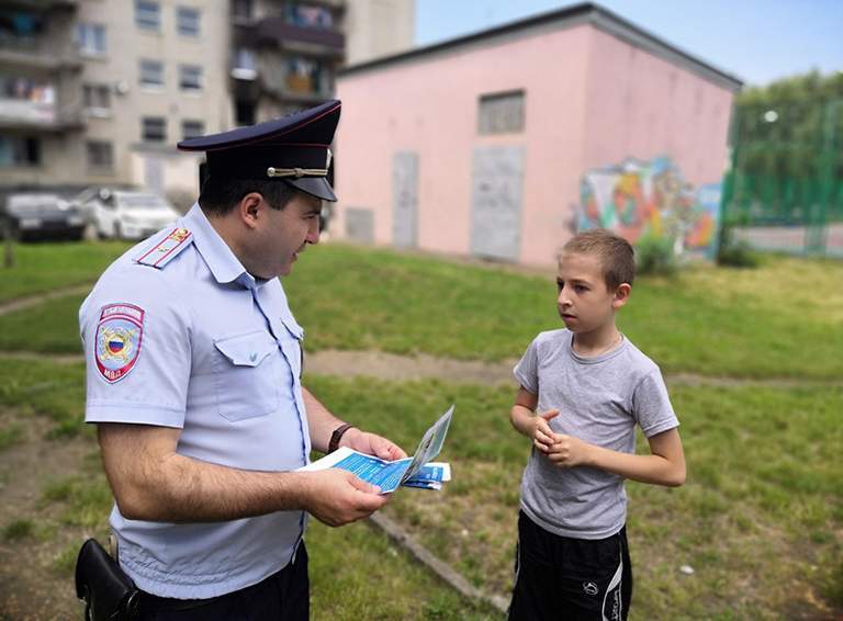 Белореченские полицейские совместно с общественниками проводят акцию «Мы за здоровый образ жизни»
