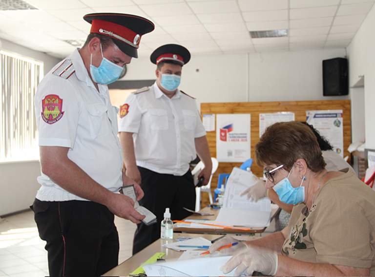 Активное участие в общероссийском голосовании по поправкам в Конституцию принимают белореченские казаки