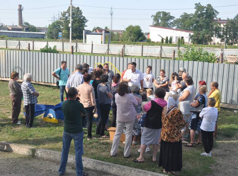 Глава города Белореченска встретился с жильцами дома №4 по улице Интернациональной