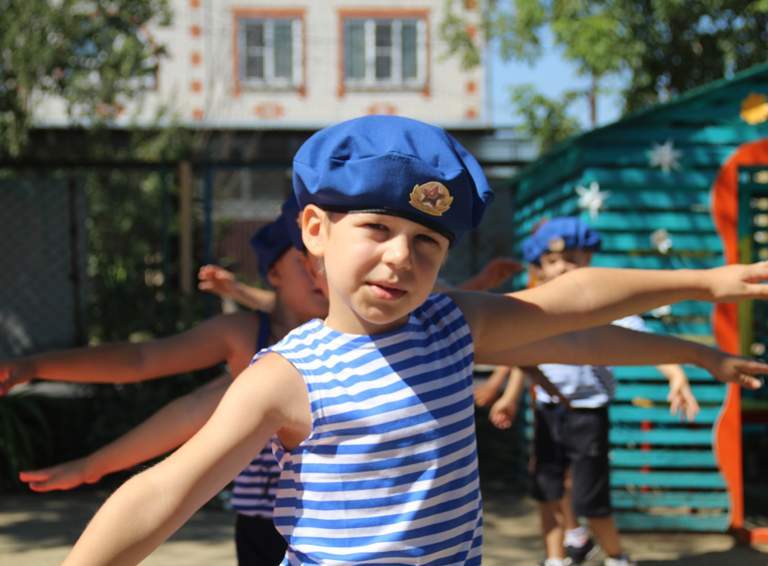 Спортивным праздником отметили 90-летие ВДВ воспитанники группы казачьей направленности детского сада №16 г. Белореченска