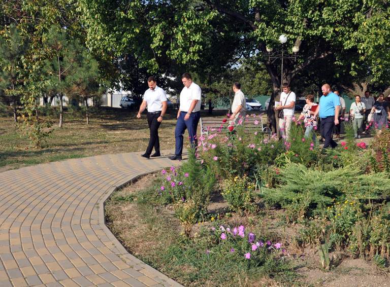 Глава Белореченска провел очередной комиссионный осмотр территории города от сквера по улице 40 лет Октября до переулка Солнечного