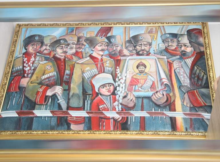Первыми посетителями выставки АРТ-студии Николая Кармазина «Цвет Победы» стали казаки Белореченского районного казачьего общества