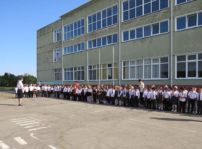 Белореченские автоинспекторы провели практическое занятие на автоплощадке школы №26 станицы Пшехской