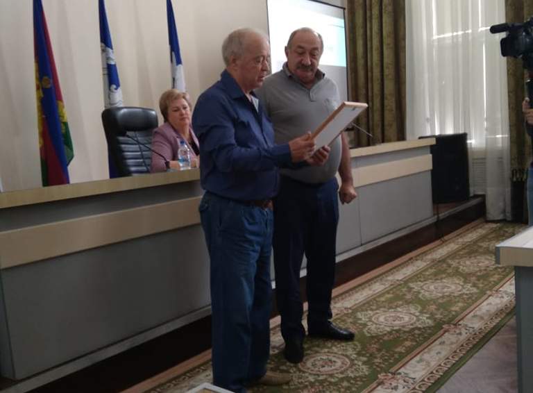 Белореченский районный совет ветеранов наградил депутата Благодарственным письмом