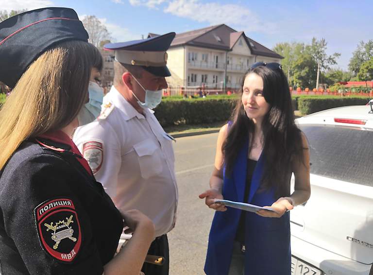 Белореченские автоинспекторы разъяснили водителям опасность выезда на полосу встречного движения
