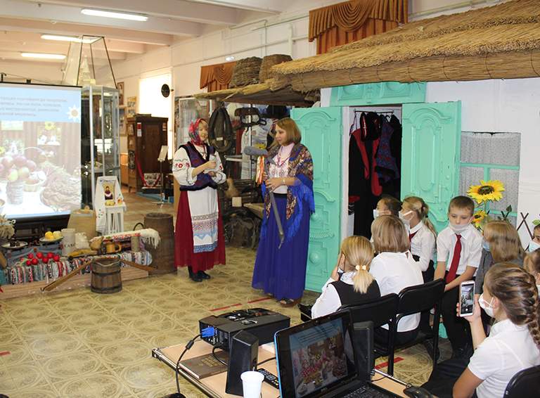 В праздник Покрова Пресвятой Богородицы в музее Белореченска прошло интерактивное занятие для учащихся школы №1