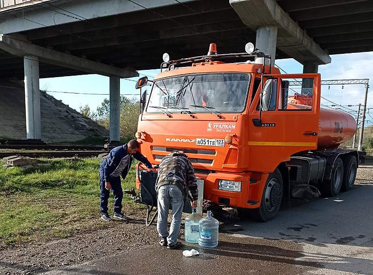 Администрация Белореченского городского поселения организовала подвоз технической воды для жителей улиц Майкопской и Калинина