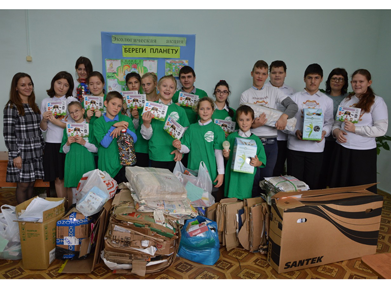 В школах №10 Белореченска и №15 поселка Верхневеденеевского на ура прошли экологические акции «Разделяем отходы»