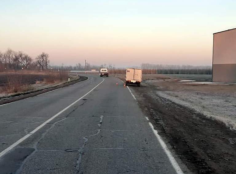 В Белореченском районе в селе Школьном грузовой пикап сбил насмерть женщину