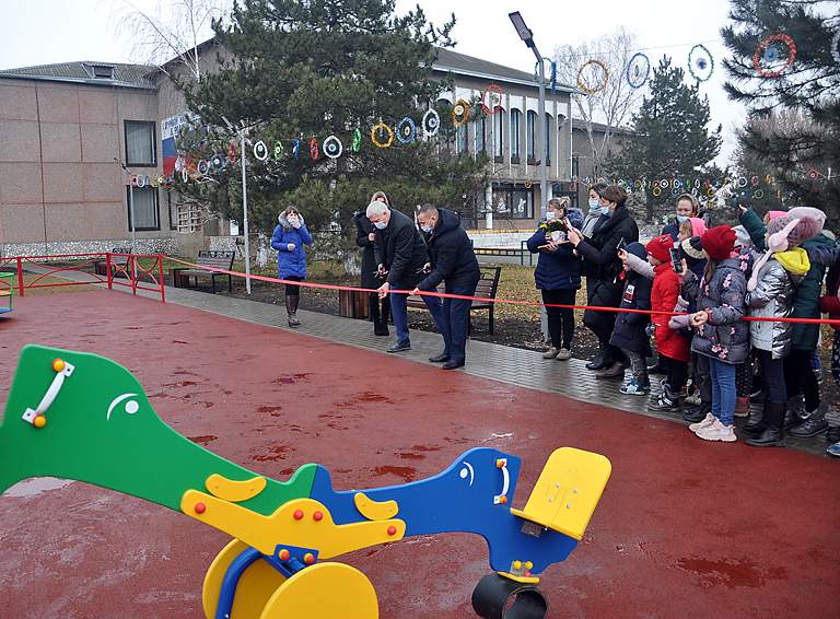 Благодаря гражданской активности и краевым средствам в селе Школьном Белореченского района построен детский городок