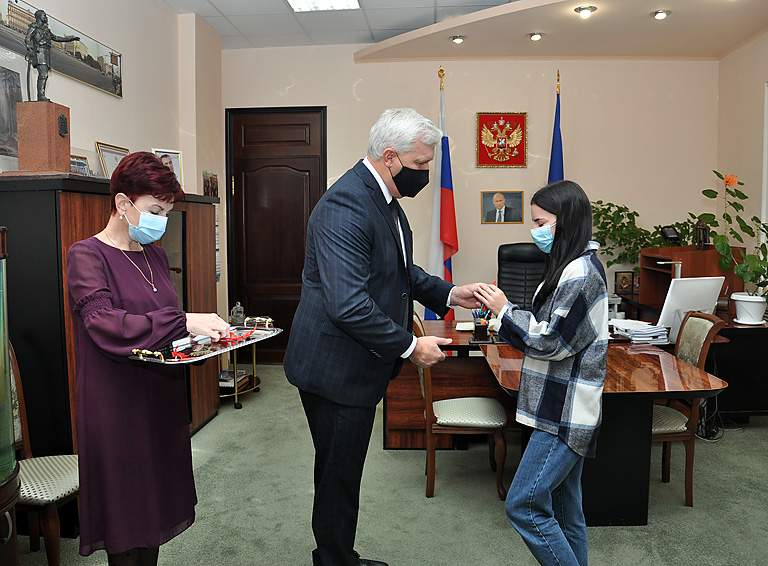 Ключи от собственных квартир вручили детям-сиротам в администрации Белореченского района