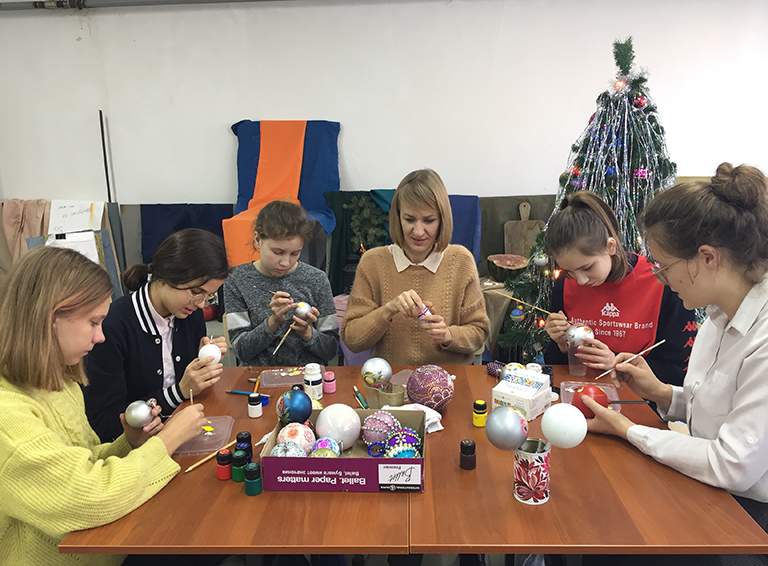 В детской художественной школе Белореченска полным ходом идет подготовка к Новому году