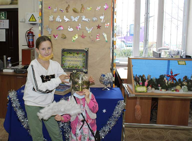 В белореченском музее открылась выставка ёлочных игрушек «Волшебство новогодней ёлки»
