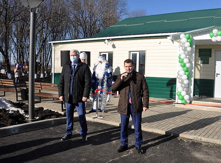 В станице Октябрьской Белореченкого района в канун праздников открыли парк, клуб и детскую площадку
