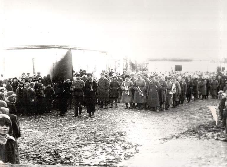 Митинг в освобожденной станице Белореченской. Февраль 1943 г.