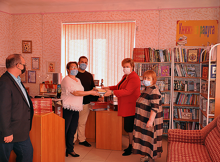 Лучший подарок – книга! Акцию под таким названием провела в Белореченском районе партия «Единая Россия»