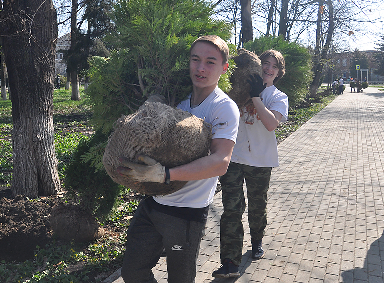 В Белореченске заложили аллею в честь 20-летия ЕвроХима