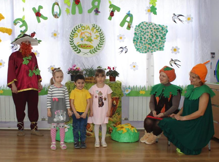 В детском саду №25 села Великовечного состоялось посвящение воспитанников средней группы в эколят-дошколят