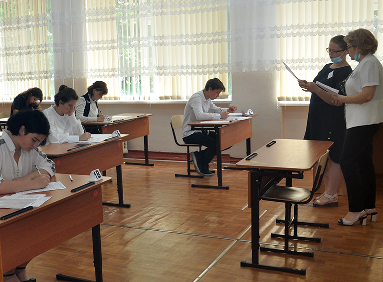 Сегодня выпускники 11-х классов белореченских школ сдали государственный выпускной экзамен по русскому языку