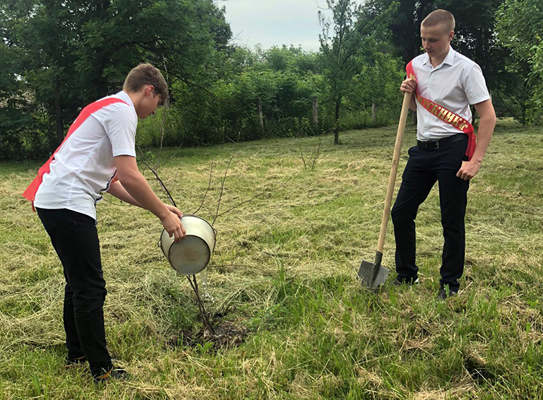 Белореченские выпускники приняли участие в международной акции «Сад памяти»