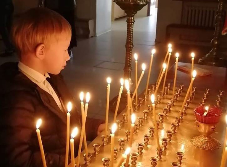 В память о погибших сверстниках из Казани белореченские казачата зажгли Свечу памяти