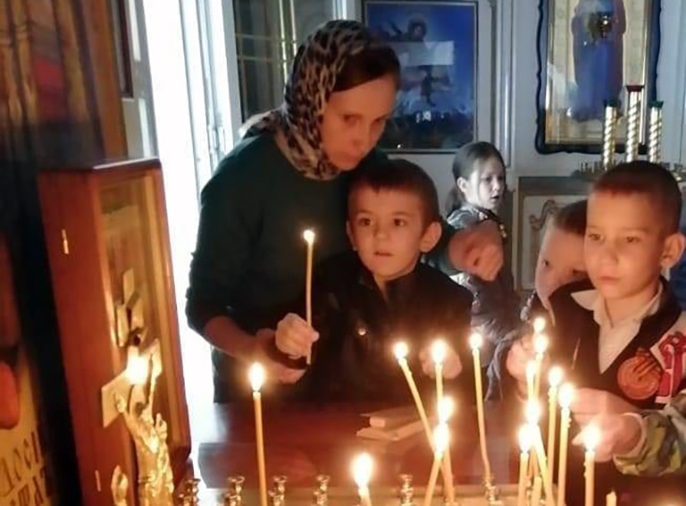 В память о погибших сверстниках из Казани белореченские казачата зажгли Свечу памяти