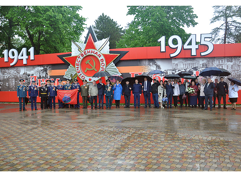 В День Победы в центре Белореченска открыта праздничная инсталляция между административными зданиями