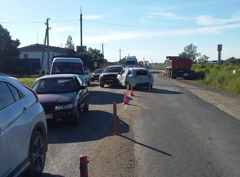 В Белореченском районе в поселке Южном столкнулись четыре автомобиля