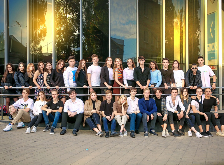 В школах Белореченска сегодня продолжают вручать аттестаты выпускникам-2021