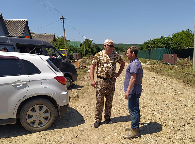 Белореченские волонтеры продолжают помогать попавшим в беду соседям из Горячего Ключа