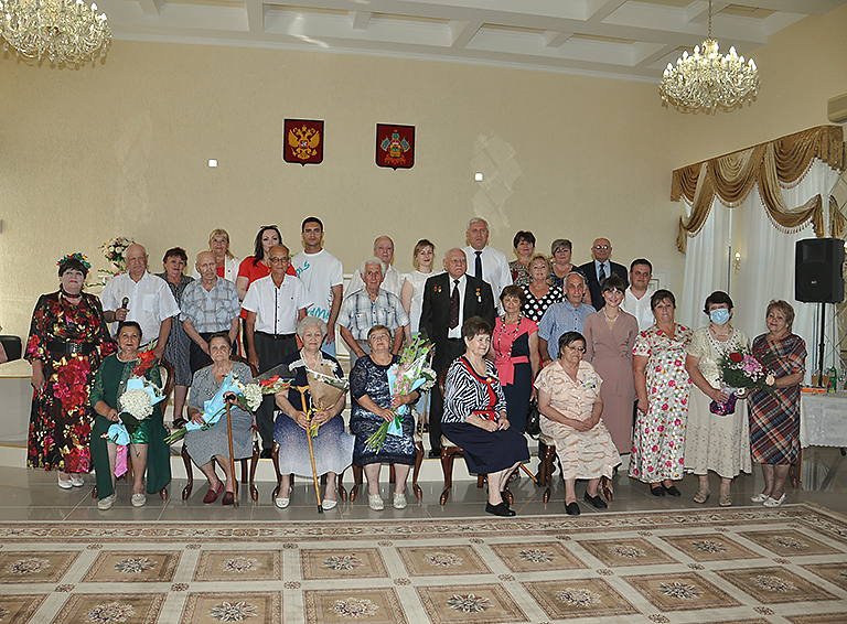 В белореченском загсе сегодня чествовали супружеские пары с солидным семейным стажем