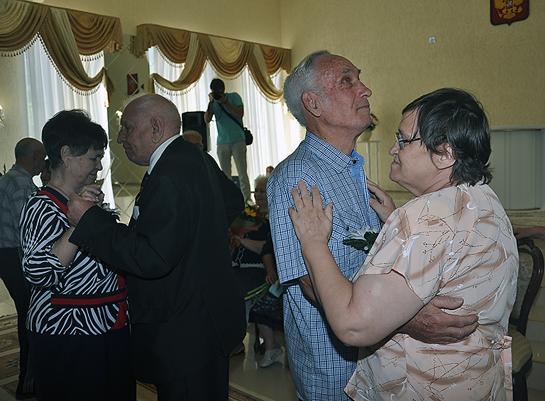 В белореченском загсе сегодня чествовали супружеские пары с солидным семейным стажем