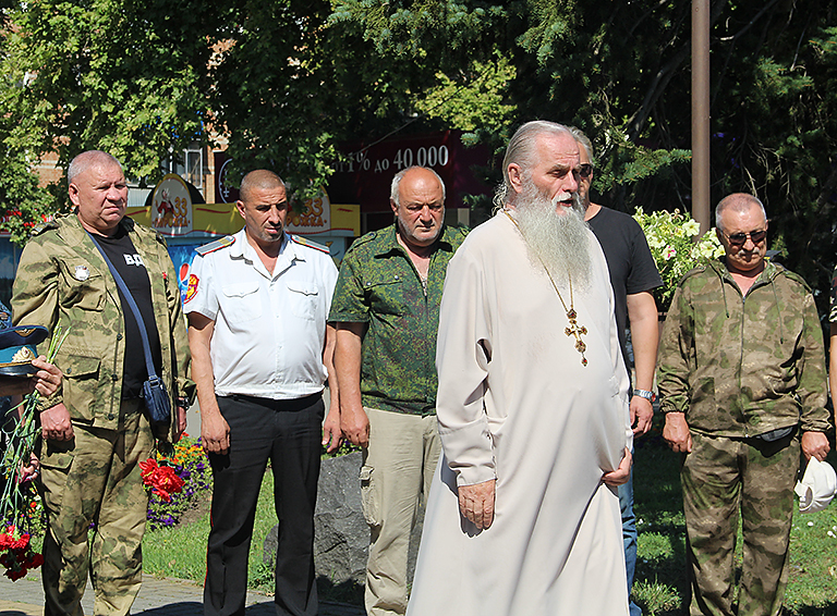 Сегодня, в День ветеранов боевых действий, боевые братья Белореченска собрались в сквере афганцев у памятника воинам-интернационалистам